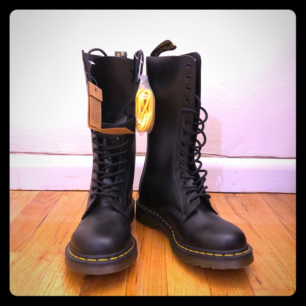Dr. Martens 1914(14 eyes) Black Women US 8